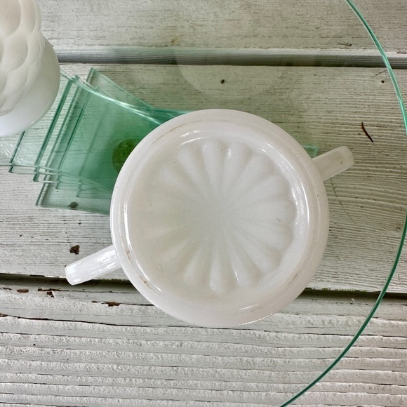 ANCHOR HOCKING, BUBBLE MILK GLASS, SUGAR BOWL & CREAMER SET. - Picture 9 of 11